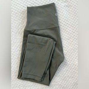 Lululemon Wunder Under tight 25” Size 4 Grey sage